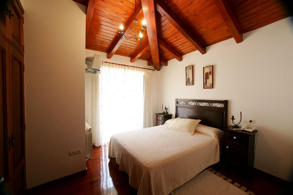Casa Da Botica A Estrada Pansiyon Os Casares Oda fotoğraf