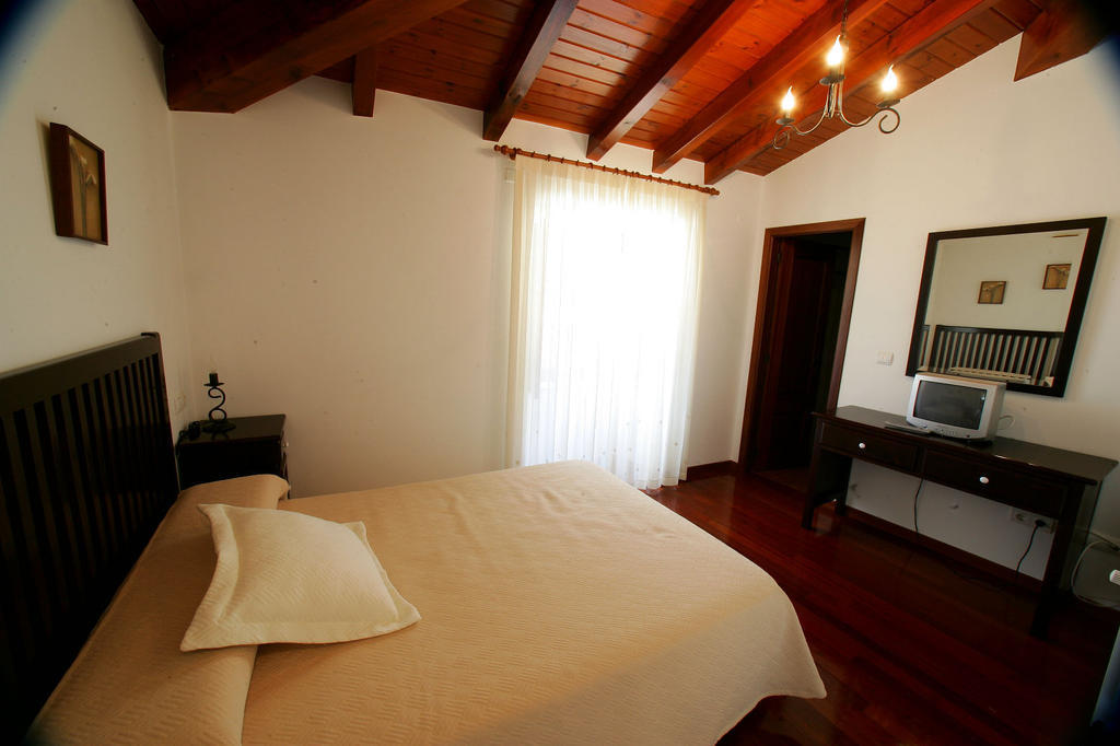 Casa Da Botica A Estrada Pansiyon Os Casares Dış mekan fotoğraf